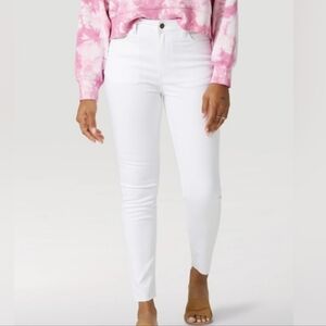 Wrangler High Rise Unforgettable White Skinny Jeans. Raw Hem. Size 10 NEW